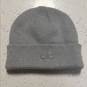 Alo Gray Knit Beanie unisex